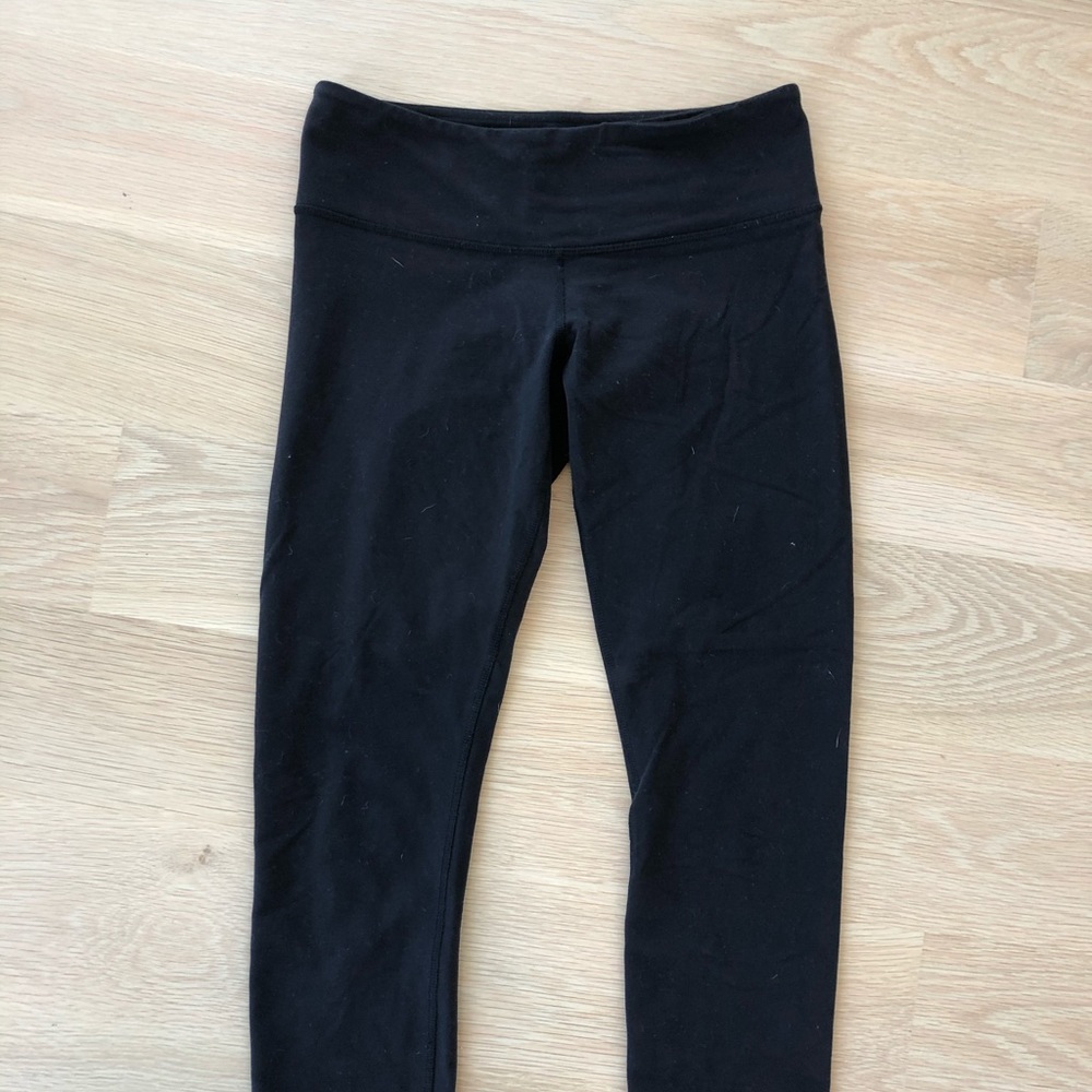 *LIKE NEW* Classic Black Lululemon Ankle Leggings